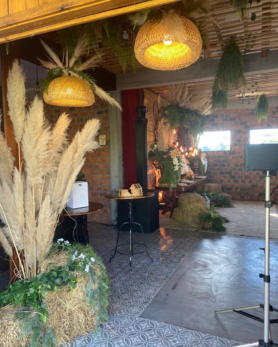 Ambiente com capim dos pampas